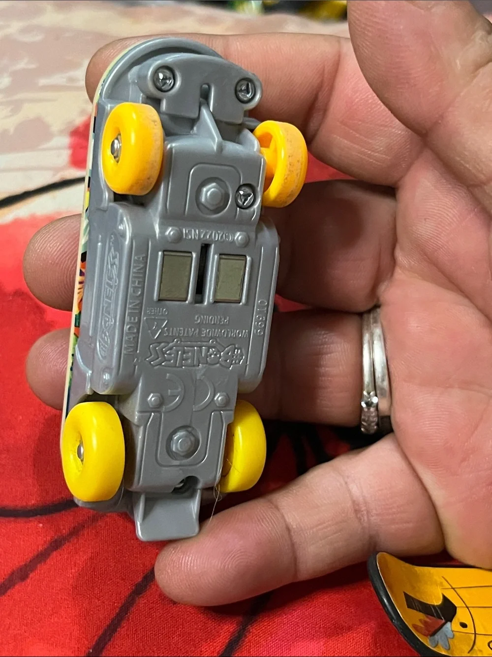 Mini Fingerboard Skate Toy in Black and Yellow - Kids Vehicles